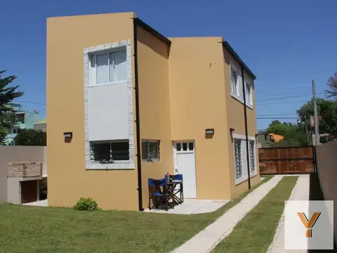 Casa en venta - 8 Dormitorios 4 Baños - Santa Teresita