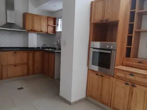 Casa en Alquiler con 1 cochera