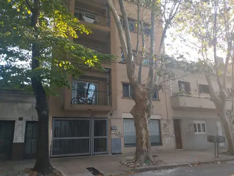 2 e/ 65 y 66 n 631 Torre 2 Piso 1 Dpto B