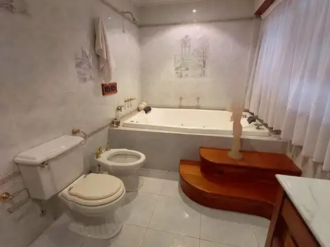 Casa 5 ambientes con 2 baños