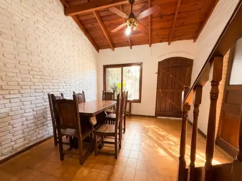 Casa 5 ambientes con 2 baños