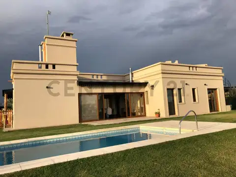 Casa 5 ambientes con 3 baños