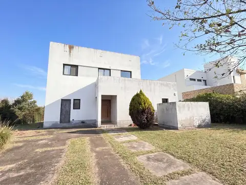 Casa de 2 dormitorios evolutiva en VENTA en Country La Herencia, Los Nogales. Con escritura!