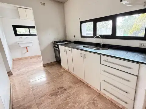 Casa 4 ambientes con 1 baño