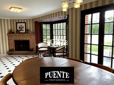 Casa en Venta con 4 cocheras