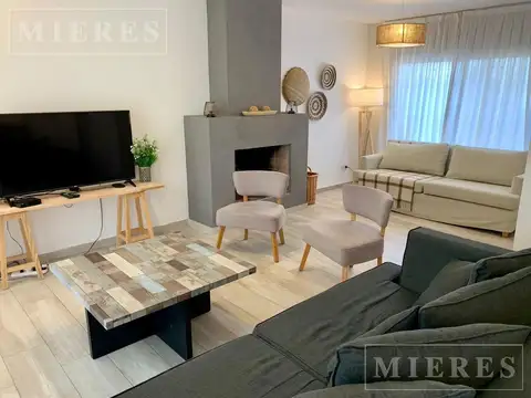 Casa 4 ambientes con 2 baños