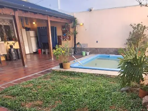 Casa 7 ambientes con 2 baños