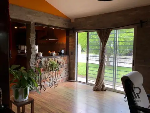 Venta Casa 2 dormitorios Juanicó 1/2 hectárea