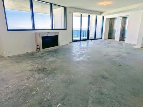 Departamento 5 ambientes con 4 baños