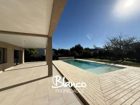 Casa 6 ambientes con 6 baños