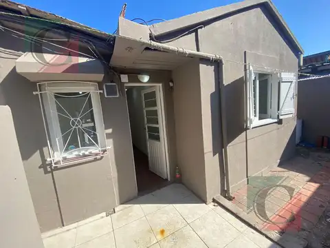 PH  3 ambientes con patio chico sin expensas  - Remedios De Escalada