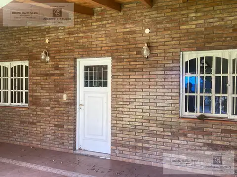 Casa 9 ambientes con 3 baños