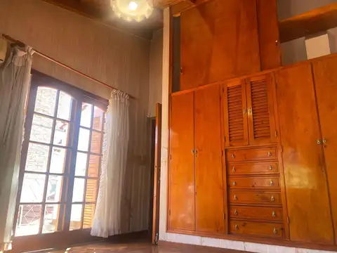 Casa 9 ambientes con 3 baños