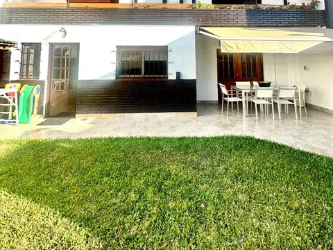 Magnifica casa de 5 amb con detalles de categoria, sobre lote de 10x31.