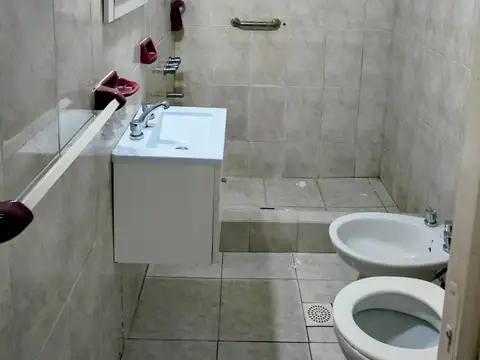 VILLA ADELINA, BARRIO ORBIS. CASA 3 AMBIENTES EN PLANTA BAJA, EN MUY BUEN ESTADO ESTADO.