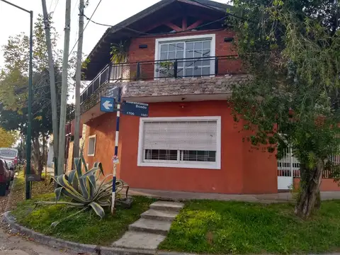 VILLA ADELINA, BARRIO ORBIS. CASA 3 AMBIENTES EN PLANTA BAJA, EN MUY BUEN ESTADO ESTADO.