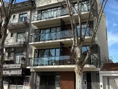 Venta 3 Ambientes al Frente con Balcón ? 2 Dormitorios