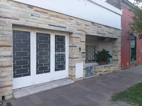 Casa Céntrica de 2 Dormitorios con Garage y Patio – Capilla del Señor