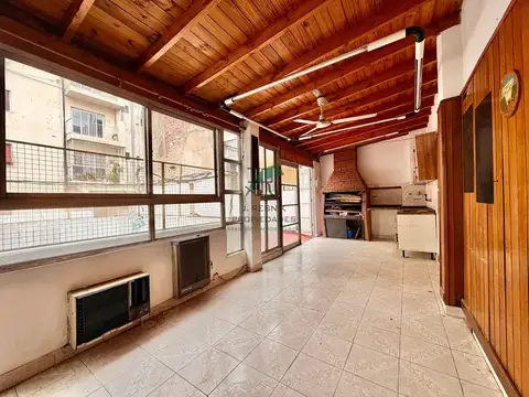 DEPARTAMENTO 3 AMBIENTES CON 105 Mts PATIO QUINCHO ÚNICO