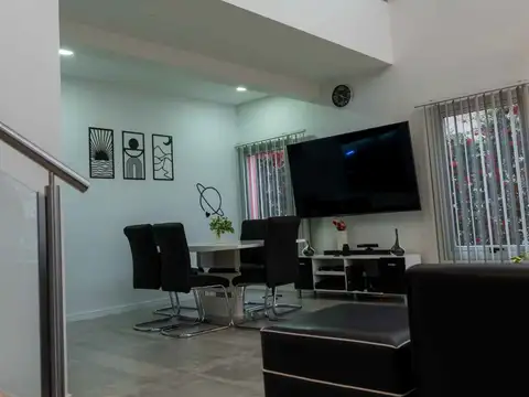 Casa 7 ambientes con 4 baños