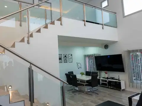 EXCLUSIVA CASA EN B° PRIVADO ZONA CLUB DE CAMPO