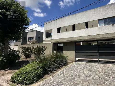 Casa  4 dormitorios. 132 bis y 507.