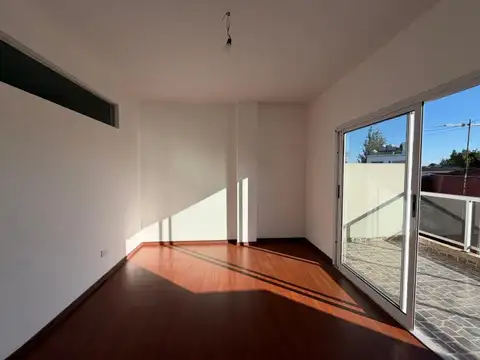Departamento de 2 Ambientes con Balcón Aterrazado en Alquiler - Santos Lugares
