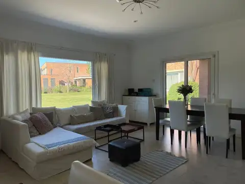 Casa 10 ambientes con 6 baños