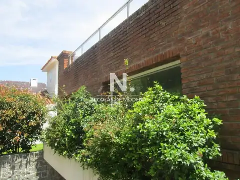 Apartamento de 3 dormitorios en Carrasco Sur.