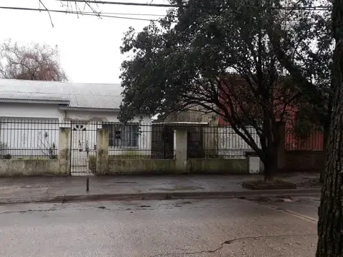 CASA AMPLIA MONTE GRANDE CENTRO