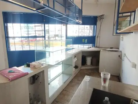 Local con 120m2 en Cabildo 101