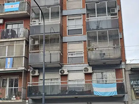 Semipiso de 3 amb en alquiler con 2 dos baños 2 balones y baulera