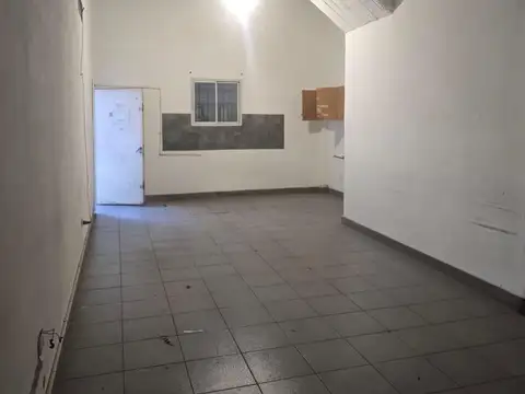 Local en Alquiler en Villa Lynch, $ 500.000