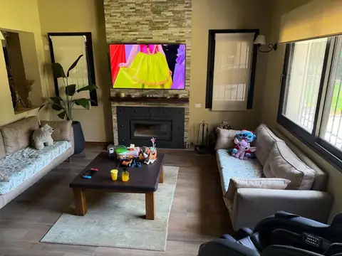 Casa en Venta con 2 cocheras
