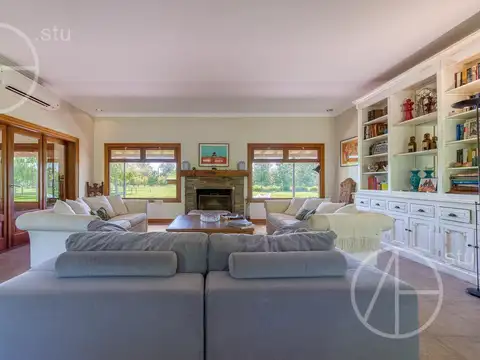 Casa en Venta en Loma Escondida, USD 440.000