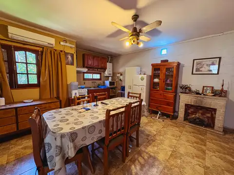 Casa 10 ambientes con 4 baños
