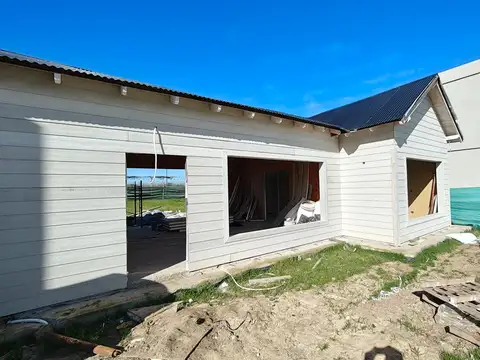 Casa 3 ambientes con 2 baños