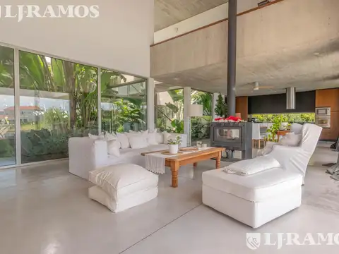 Casa 5 ambientes con 3 baños