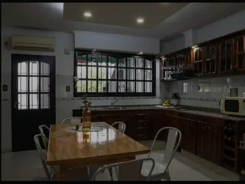 Casa en Venta en Paso del Rey, USD 157.000