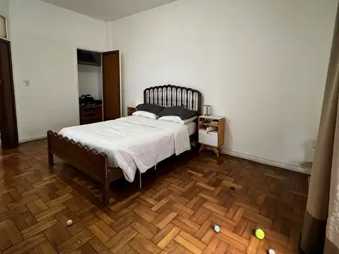 1 1/2 Ambiente al frente Balcon amplio cocina independiente baño completo Apto Profesional