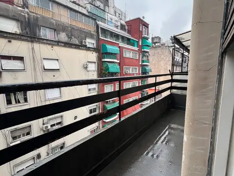 1 1/2 Ambiente al frente Balcon amplio cocina independiente baño completo Apto Profesional