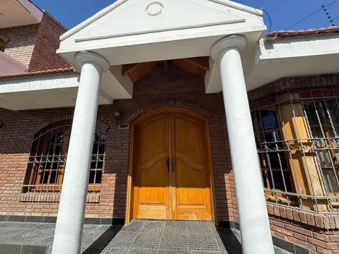 Casa en Venta en Coronel Dorrego, USD 190.000