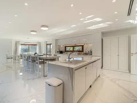 Casa en Venta Barrio Valdevez - 6 Ambientes