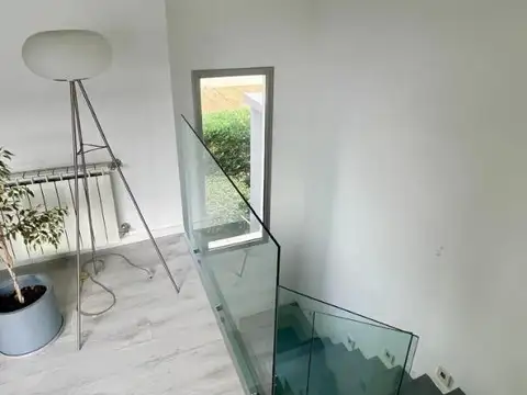 Casa en Venta con 4 cocheras