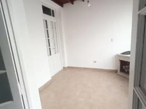 Depto Tipo Casa en Alquiler en Llavallol, $ 600.000