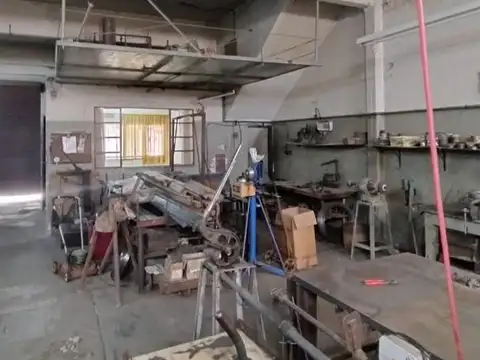 GALPON CASEROS CENTRO :: 130MT2 CUBIERTOS + 240 DESCUBIERTOS