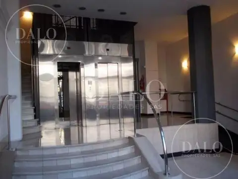 Hermoso Departamento antiguo de 5 ambientes reciclado a nuevo. Imperdible!