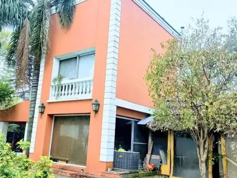Casa en venta - 3 Dormitorios 4 Baños - Ituzaingó