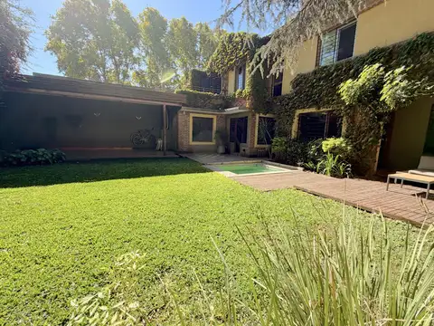 Casa en Venta en Alberdi, USD 280.000