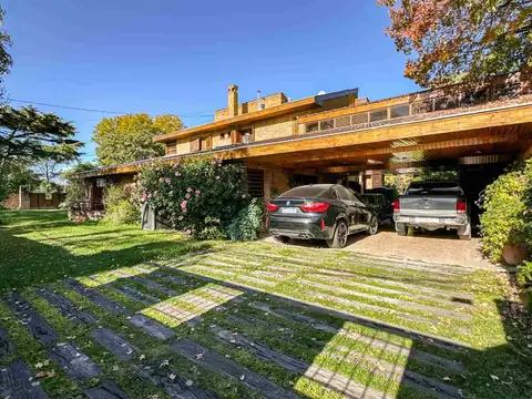Casa en Venta con 4 cocheras